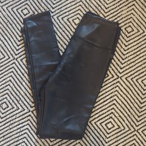 Hollister Black Ultra High-Rise Leggings